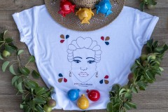 PRIMARILYN-Collection-Arte-in-Corte-Conversano-Ceramiche-T-SHIRT-SHOPPER-Souvenir-Artigianato-BELLA-DI-PUGLIA-Contessa-Isabella-Acquaviva-DAragona-Alberobello-Arte-Made-in-Italy